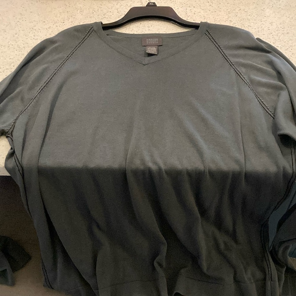 Mercer Street Studio Gray V-Neck Light sweater